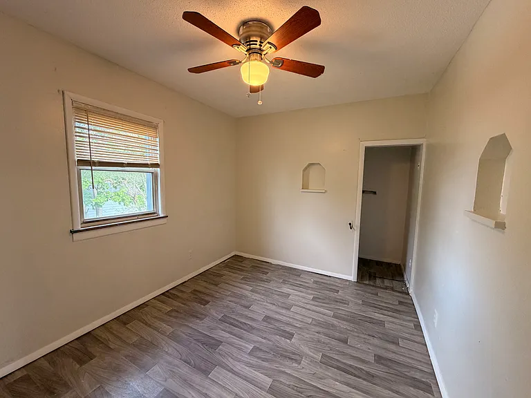 1455 Oak St — Photo 10