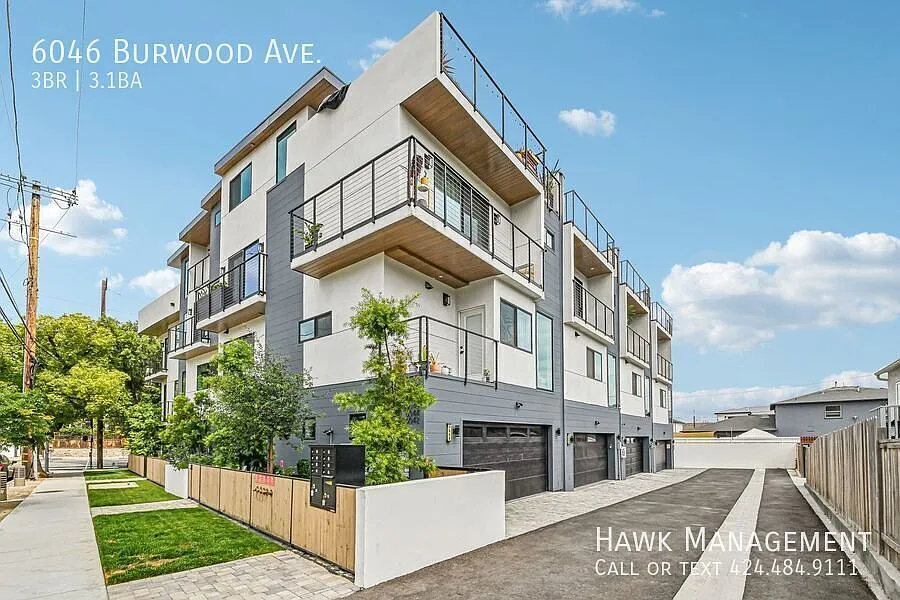 Move In Special: Half off First Month's Rent - Modern Luxury 3BD/4BA Home with Rooftop — Photo 3