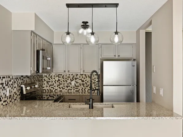 2292 Pinehurst Ln, Stillwater, MN 55082