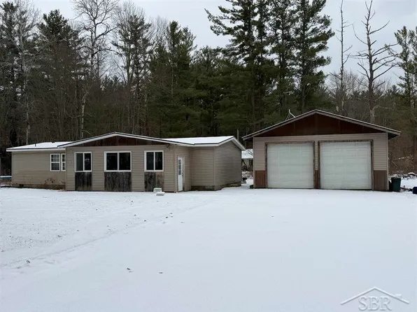 593 W Kessler Ct, Sanford, MI 48657