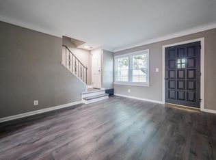 2752 Wooster Rd, Rocky River, OH 44116