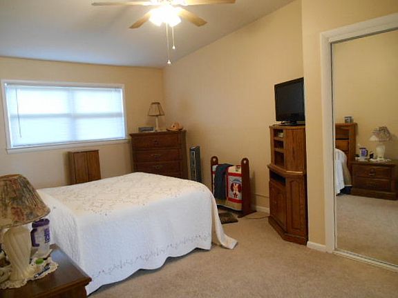 3rd image of 574 Pocahontas Dr