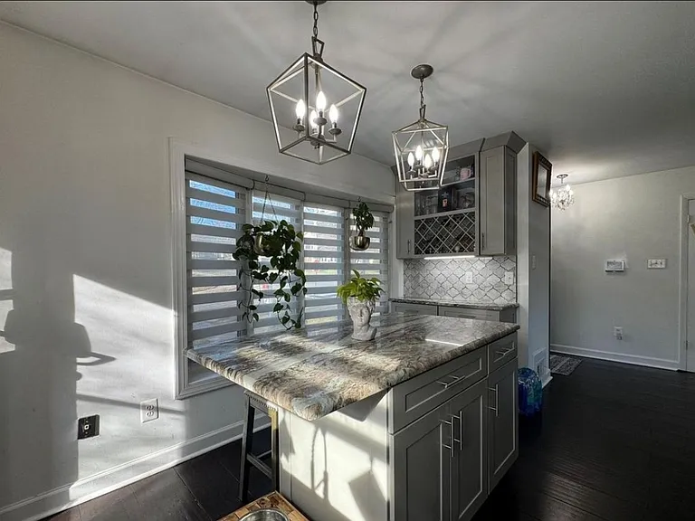 131 Casmar St SE — Photo 8