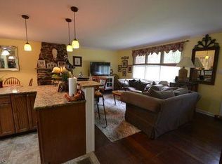 12 Glenn Ave, Glen Gardner, NJ 08826