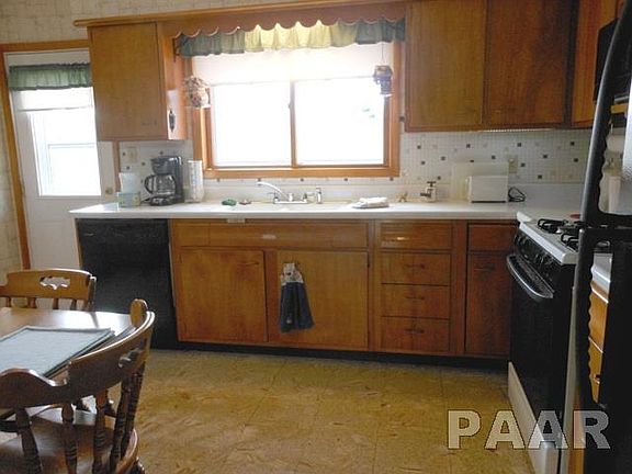 3rd image of 1705 N Autumn Ln