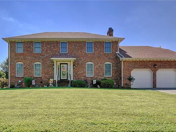Amazing front brick home in heart of Larkspur. Original owners 