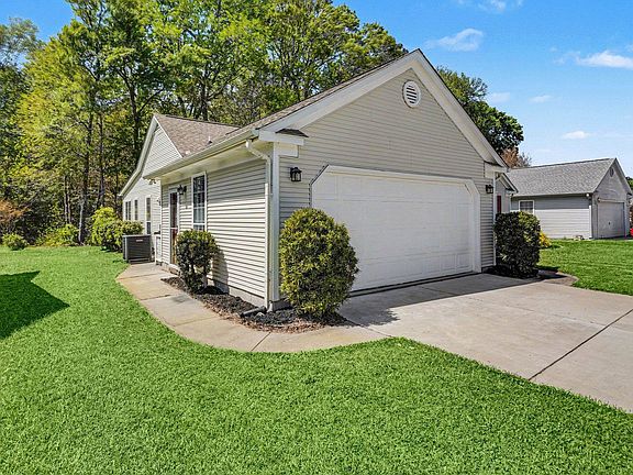 3rd image of 673 Bluebird Ln.