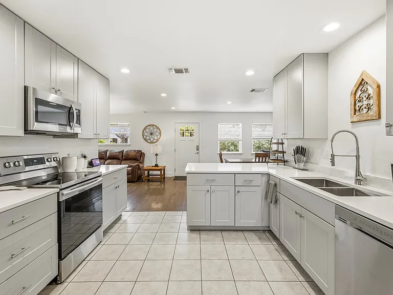 315 Mimosa St — Photo 8