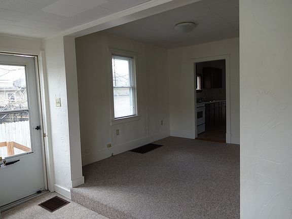 2nd image of 1009 Hedge St