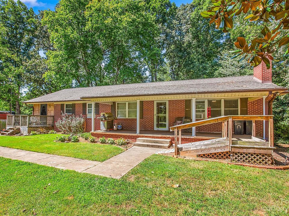 2709 Country Club Rd, Yadkinville, NC 27055 Zillow