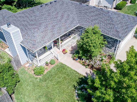 2nd image of 119 N Chapel Dr