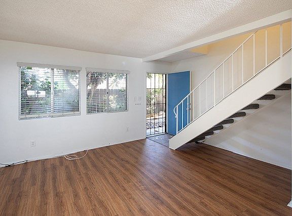 4th image of 1620-26 Emerald St #1622