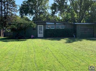 1617 SW 24th St, Topeka, KS 66611