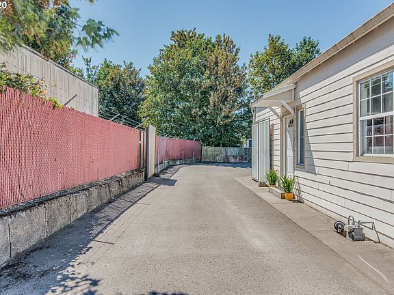 2nd image of 1009 W Fourth Plain Blvd