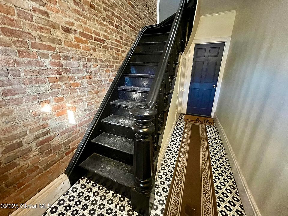 1st image of 84 Hill St #2