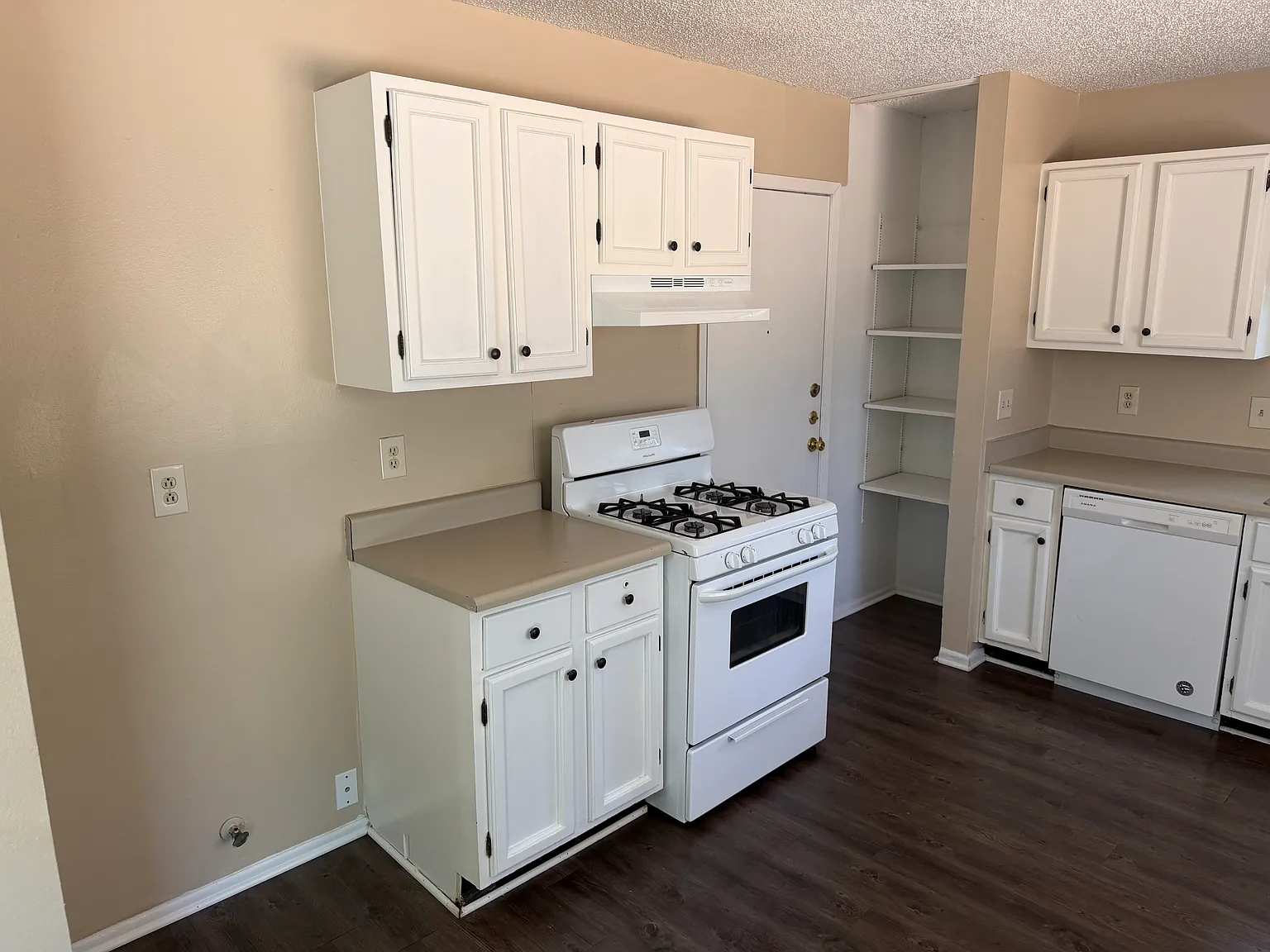 3 bed, 1134 sqft, $1,395 — Photo 3