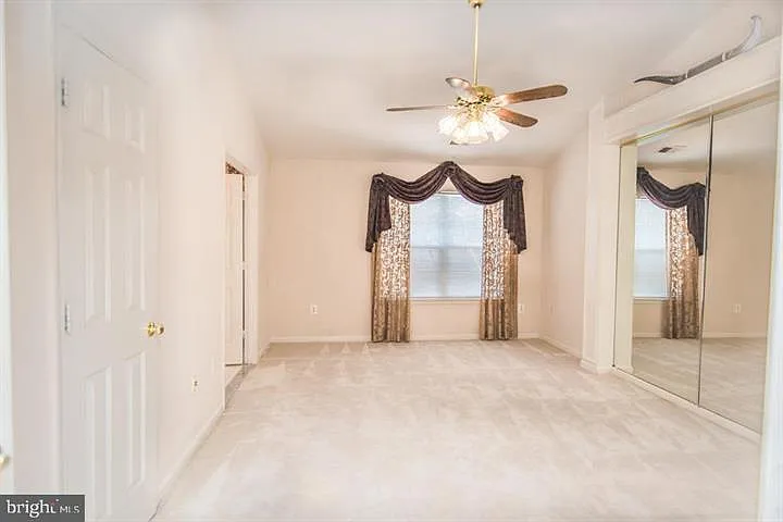 8359 Regal Oak Ct — Photo 15