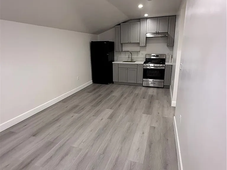9013 Oneida Ave — Photo 5