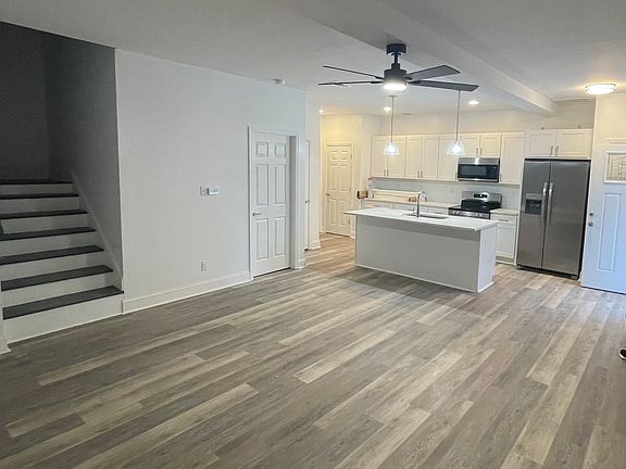 3rd image of 4088 Atlantic Ave Unit B