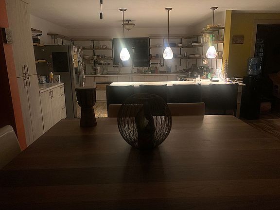 4th image of 412 Interior