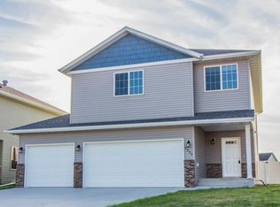 5533 59th St S, Fargo, ND 58104