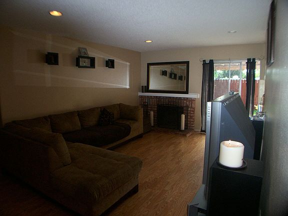 3rd image of 1822 S Bonita Ave