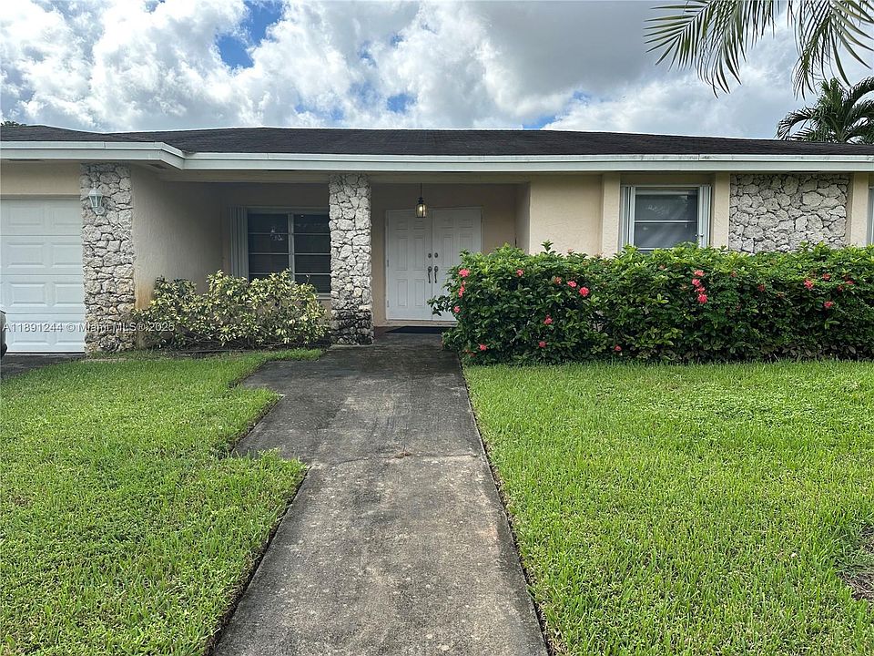 1st image of 16628 Golfview Dr