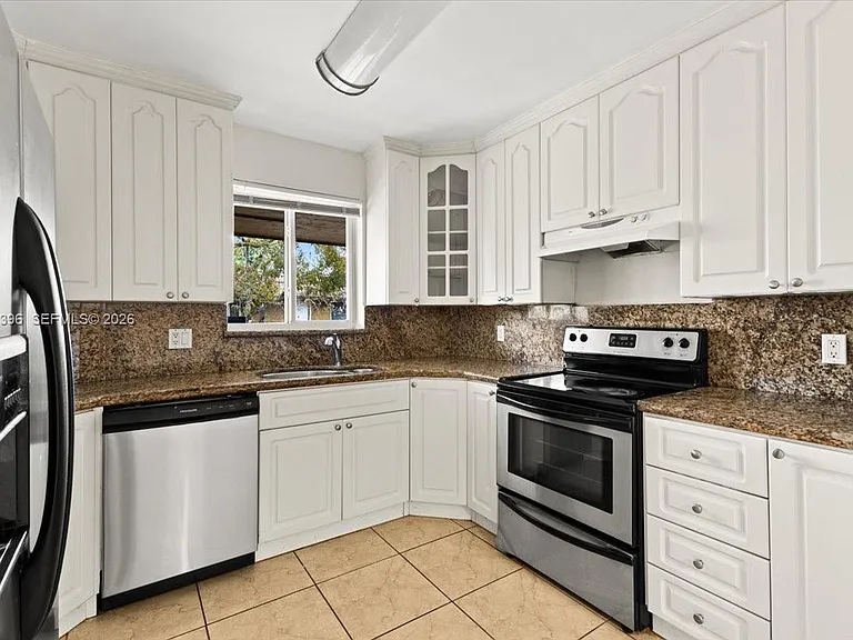 2323 Van Buren St #208 — Photo 8