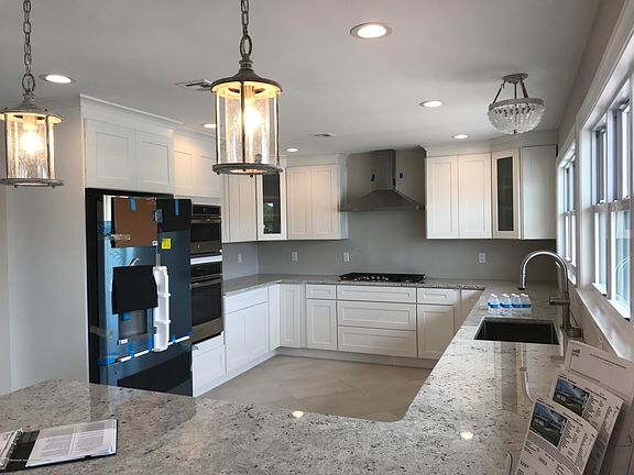 5th image of 725 Fairview Ln