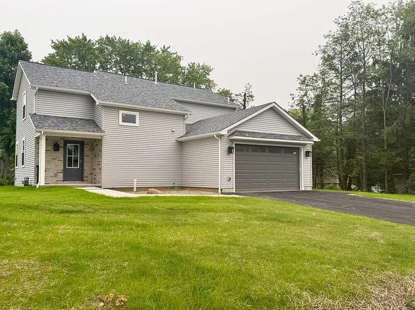 102 Alans Dr S, Clarks Summit, PA 18411