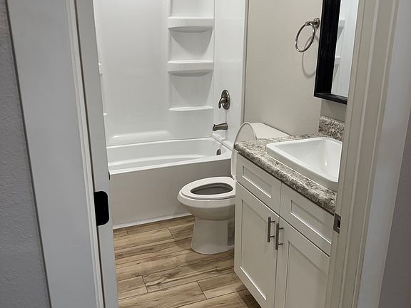 5th image of 311 Sarah St