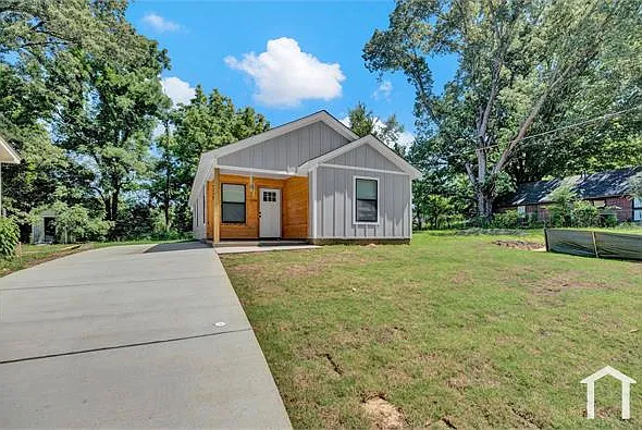 3 bed, 1084 sqft, $1,450 — Photo 2