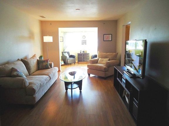 3rd image of 102 Prairie Heights Dr APT 306