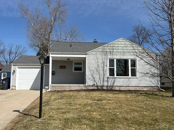 800 27th St NE, Cedar Rapids, IA 52402