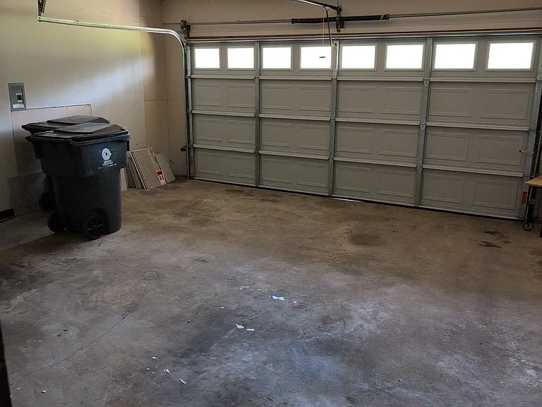 135 Marilyn Dr E — Photo 23