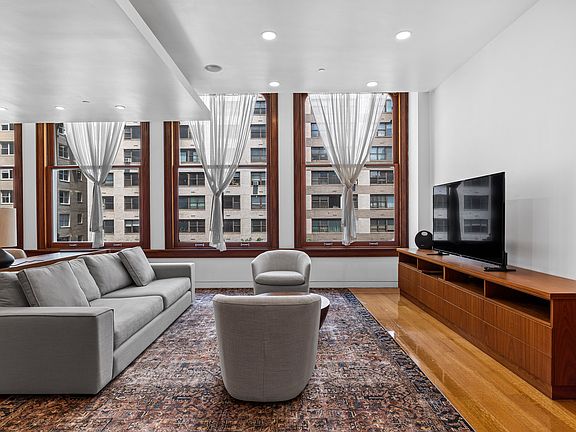 4th image of 10 E 14th St #6B