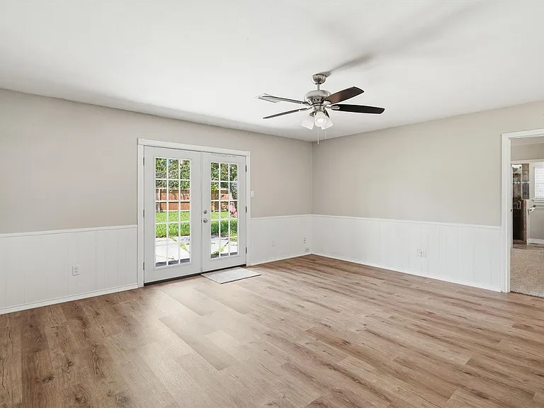 2119 Williamsburg Ct S — Photo 5