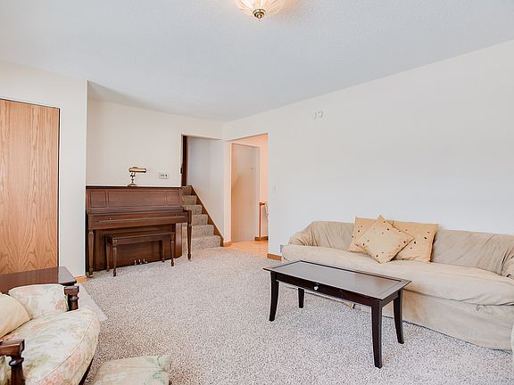 3rd image of 202 Muriel Blvd