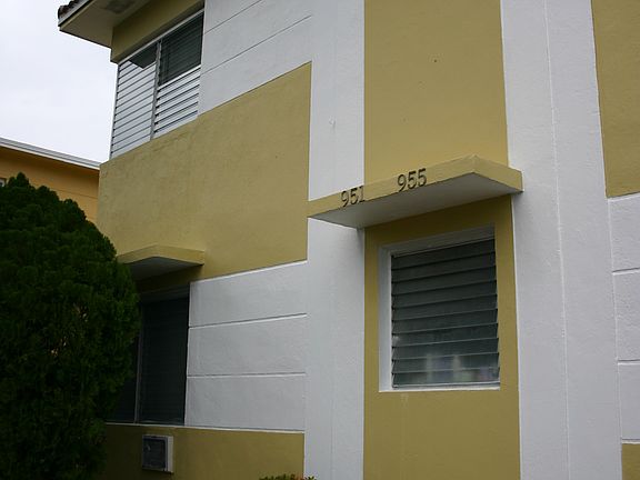 4th image of 955 Bay Dr #2