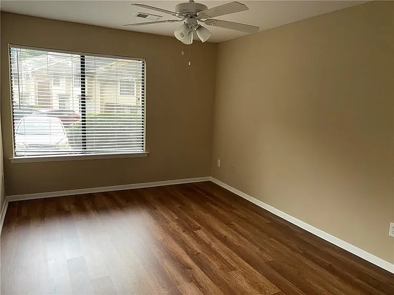 2207 Surrey Ct SE — Photo 16