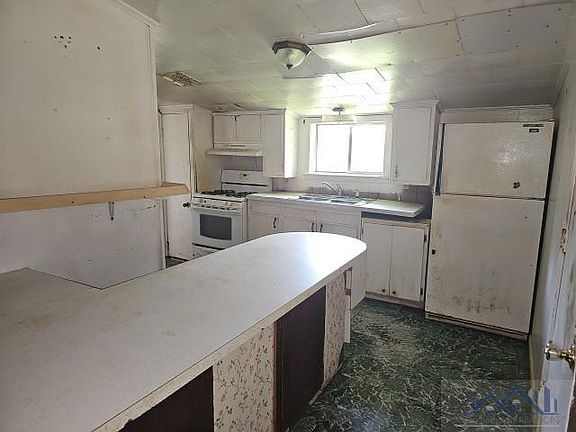 4th image of 1001 Chestnut Dr