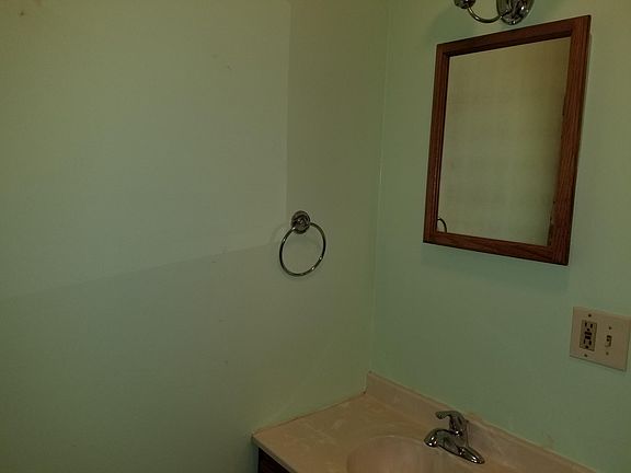 4th image of 100 Fairground Ave #1
