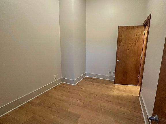 4th image of 537 W 2nd St Ste 201