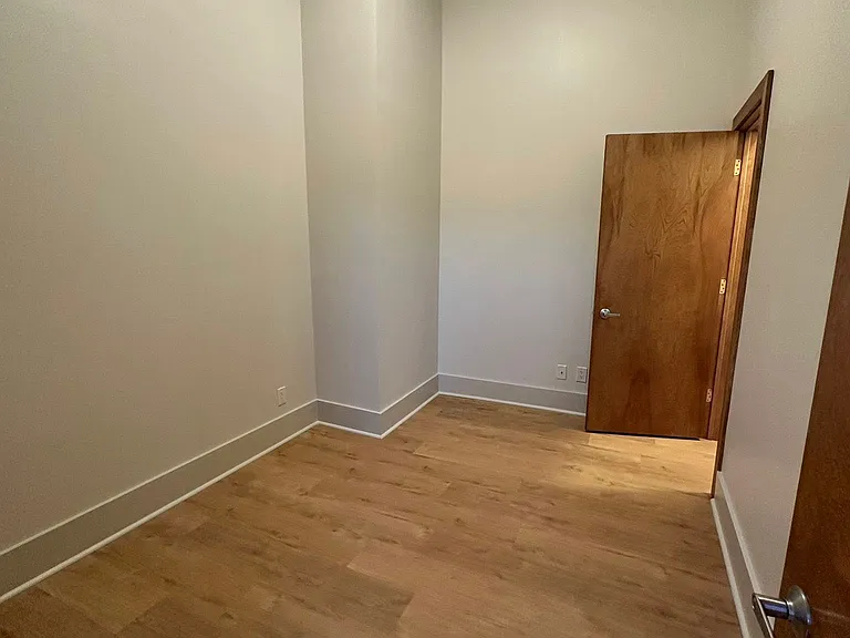 537 W 2nd St #201 — Photo 4