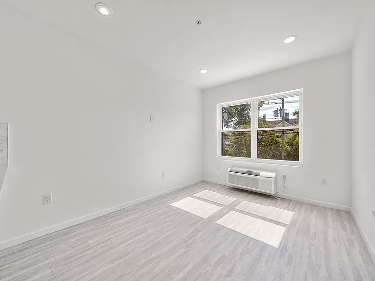 53 E Main St #8 — Photo 7