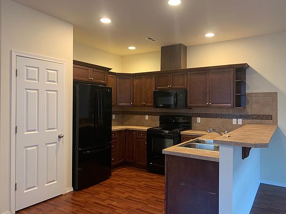 5th image of 269 NE Miramar Cir