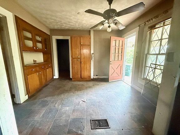2nd image of 318 Brewer St