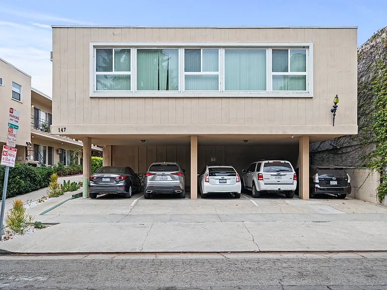 147 N La Peer Dr #6 — Photo 2
