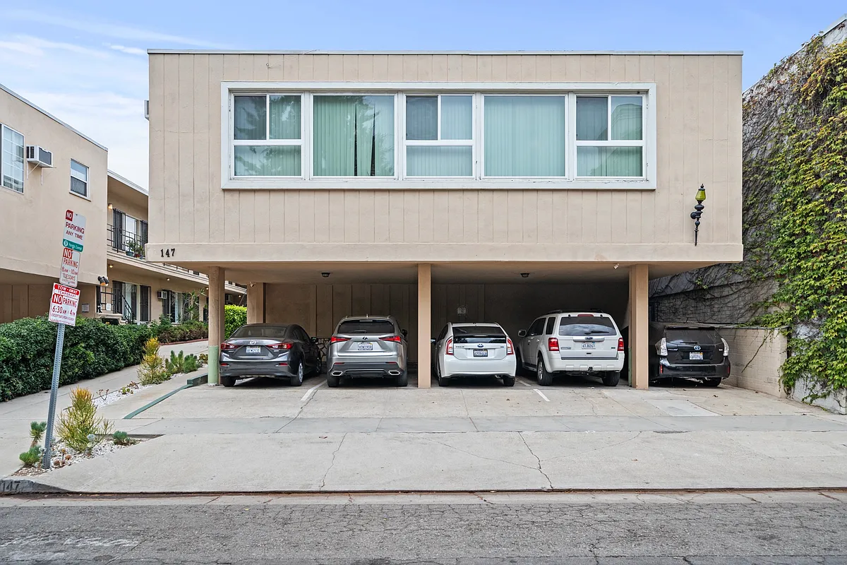 Building Photo - 147 N La Peer Dr #6