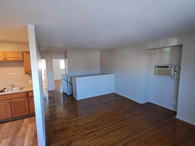 740 E Green St — Photo 2